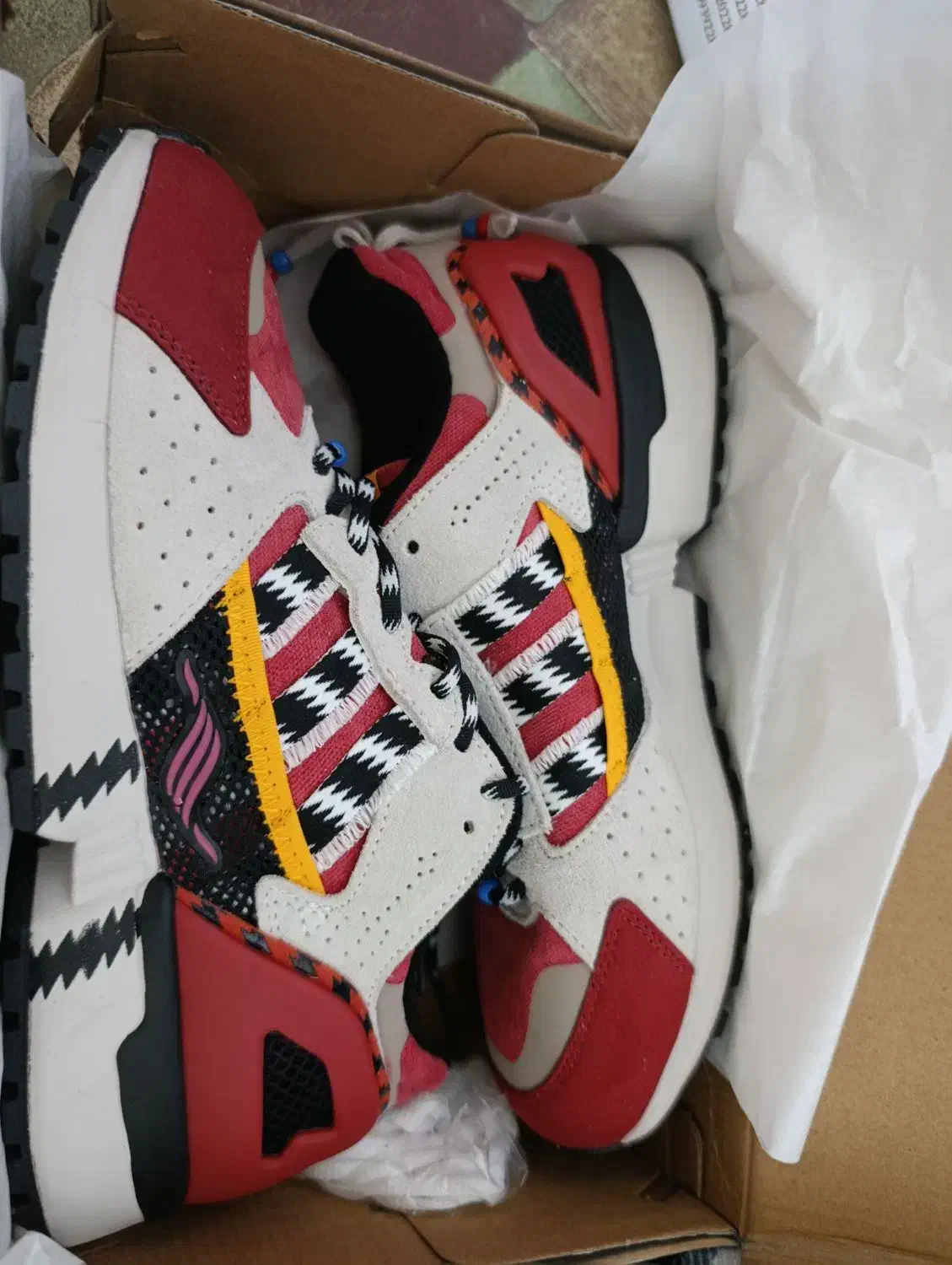 سرخ پوستی|کیف، کفش، کمربند|نسیم‌شهر, |دیوار