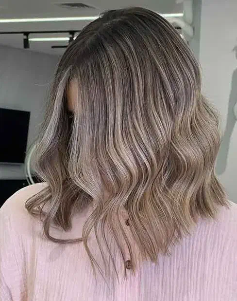 رنگ مو  ترکیبی و تخصصی|خدمات آرایشگری و زیبایی|بروجن, |دیوار