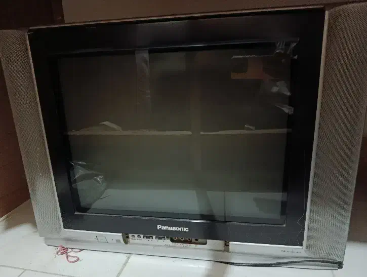 دو عدد تلویزیون|تلویزیون و پروژکتور|ملایر, |دیوار