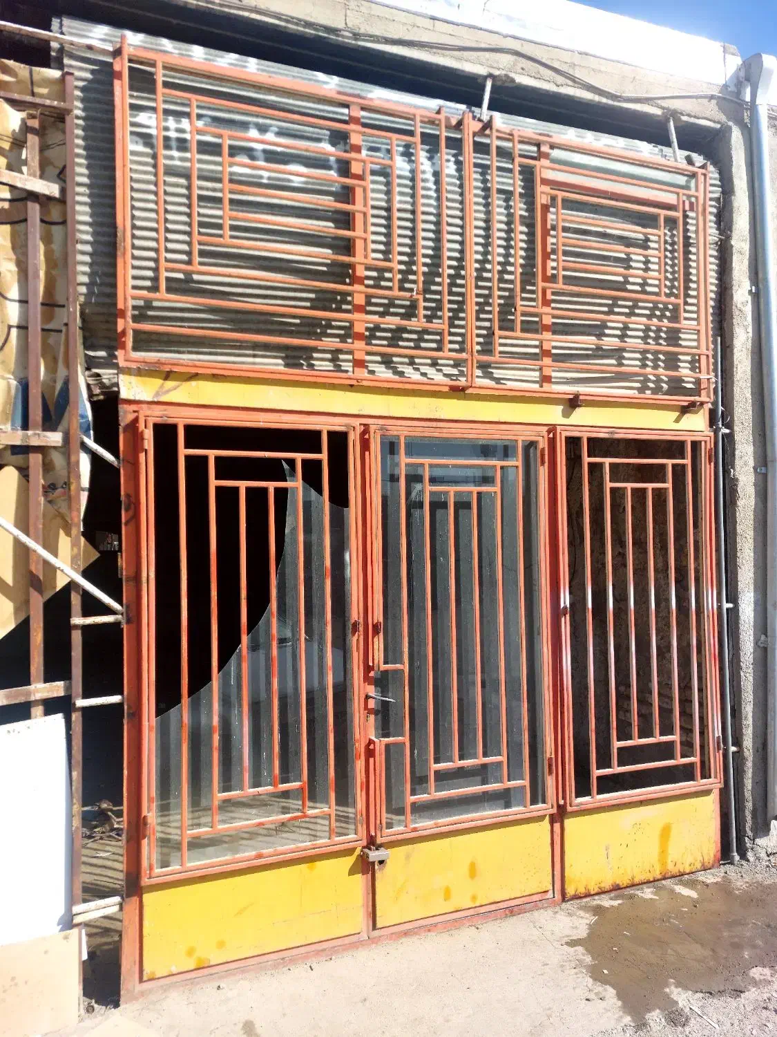 درب مغازه سالم|مصالح و تجهیزات ساختمان|تیران, |دیوار