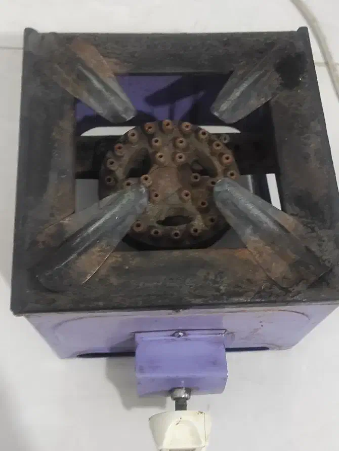 اجاق گاز تگ شعله کوچک  صحیح و سالم تمیز|اجاق گاز و لوازم برقی پخت‌وپز|پرند, فاز ۴|دیوار