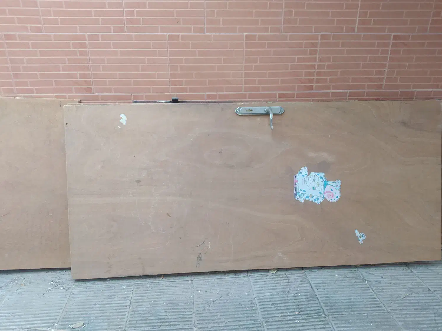 دو عدد در چوبی یک عدد در حمام ویک پنجره فروشی|مصالح و تجهیزات ساختمان|سیرجان, |دیوار