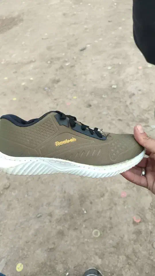 کفش طبی و کتونی|کیف، کفش، کمربند|پرند, فاز ۶|دیوار