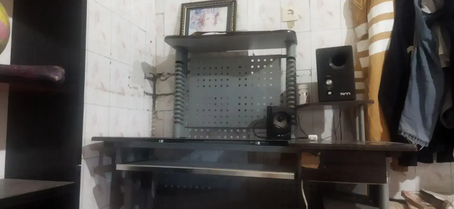 میز کامپیوتر ۱۵۰۰ کمدکودک۱تومن گل میز۱تومن|میز تحریر و کامپیوتر|فیروزآباد (فارس), |دیوار