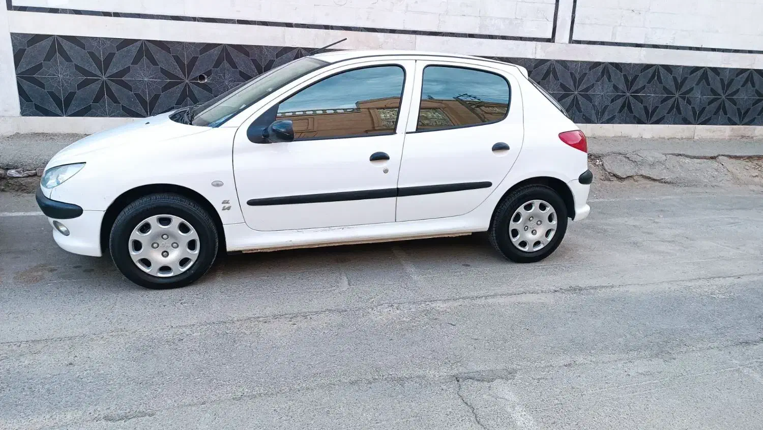 پژو ۲۰۶ سفید مدل ۹۸|خودرو سواری و وانت|زاهدان, |دیوار