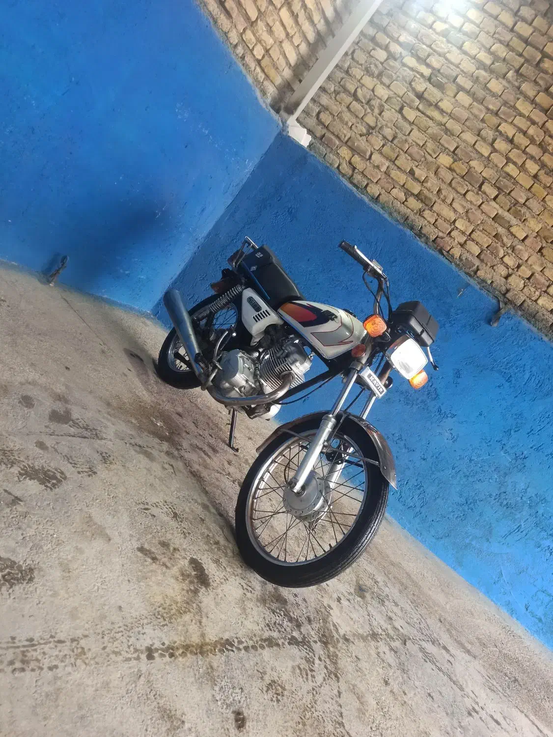 موتور سیکلت|موتورسیکلت|میانه, |دیوار