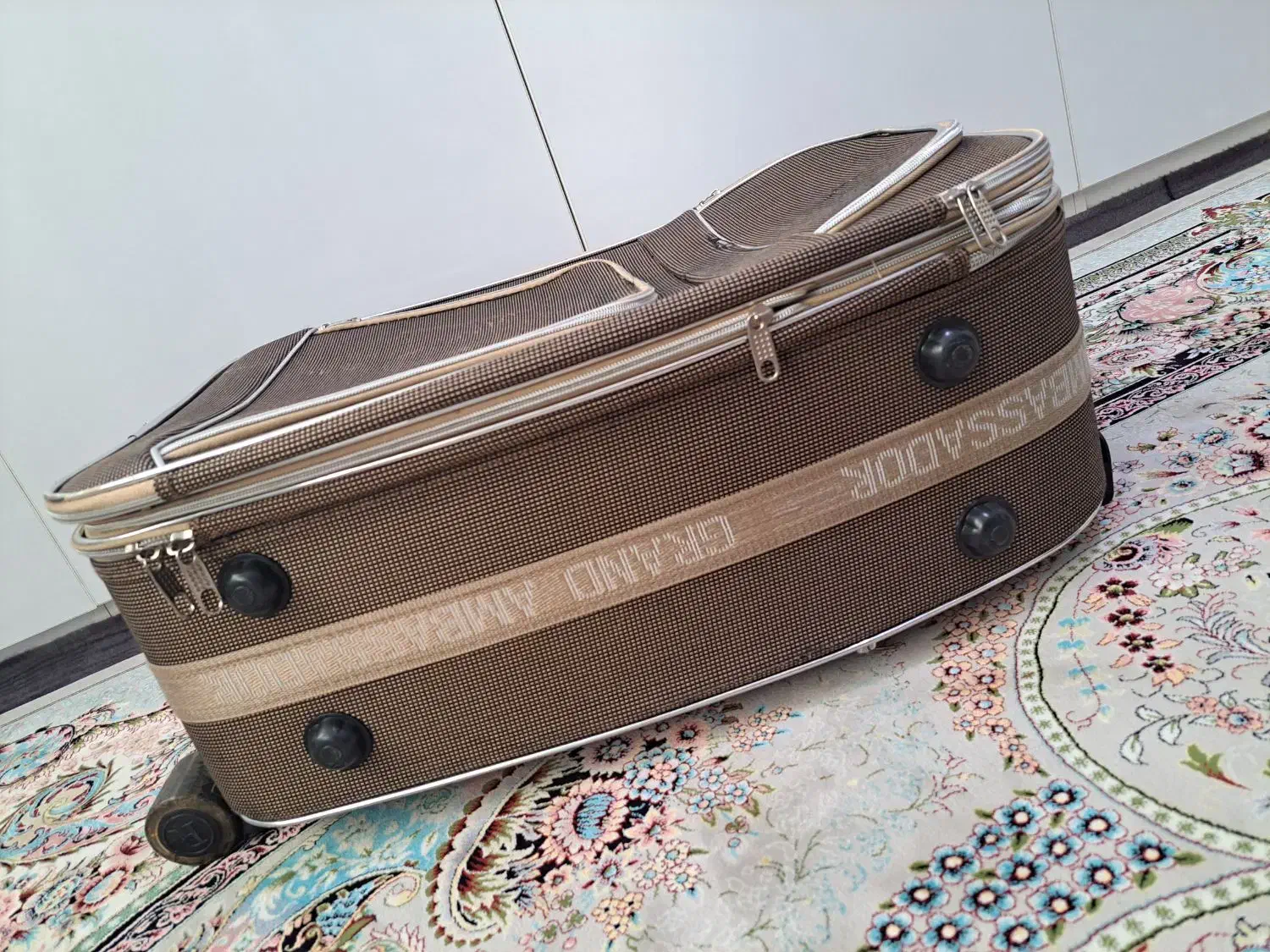 چمدون مسافرتی|کیف، کفش، کمربند|الوند, |دیوار