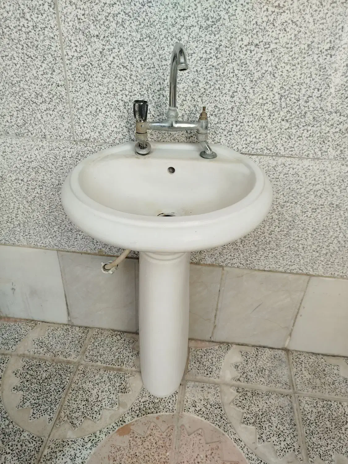 روشویی سالم با شیر سالم|مصالح و تجهیزات ساختمان|هشتگرد, سیف آباد|دیوار