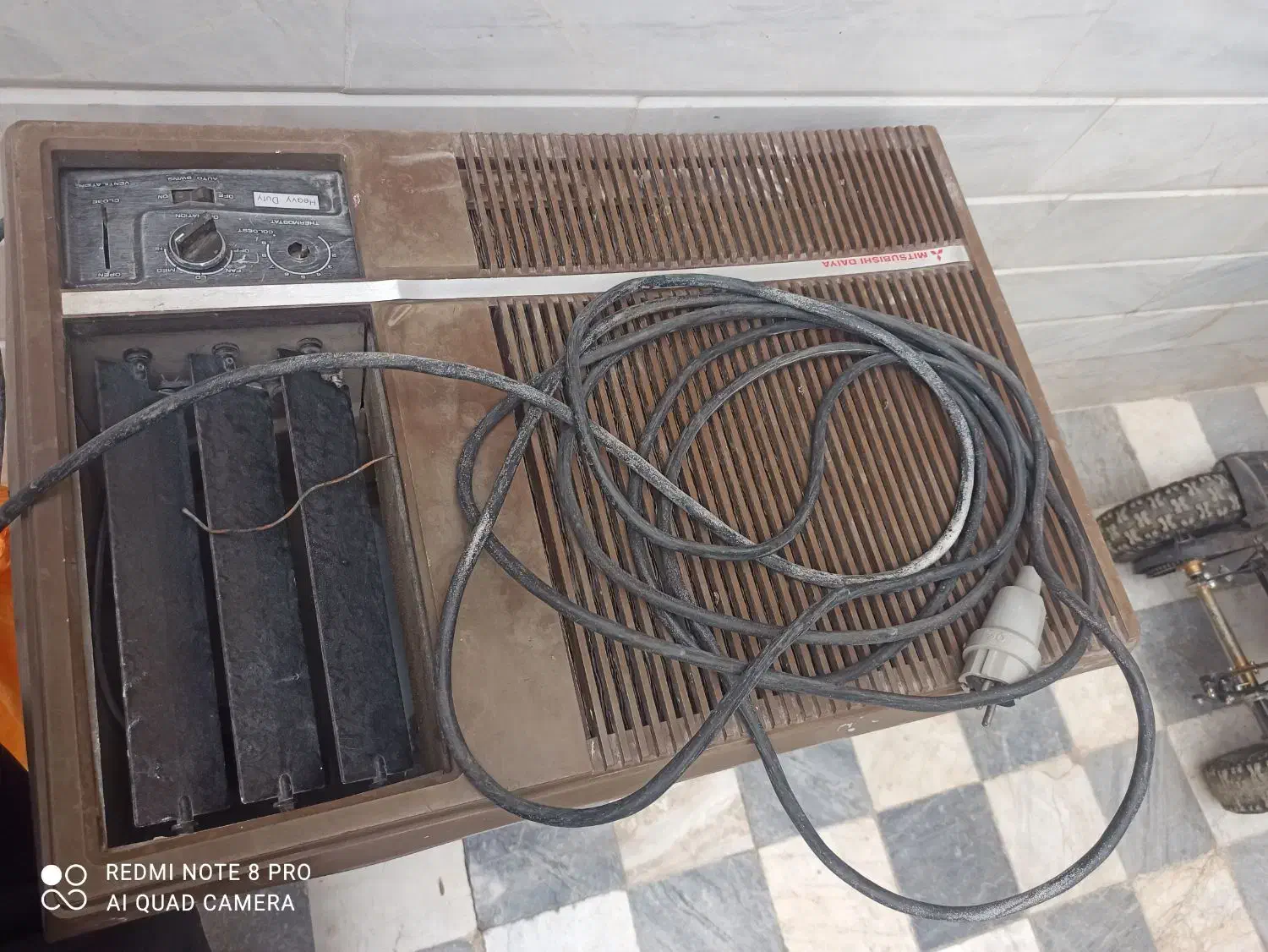 کولر گازی پشت پنجره ای|کولر گازی و فن‌کوئل|زاویه, |دیوار