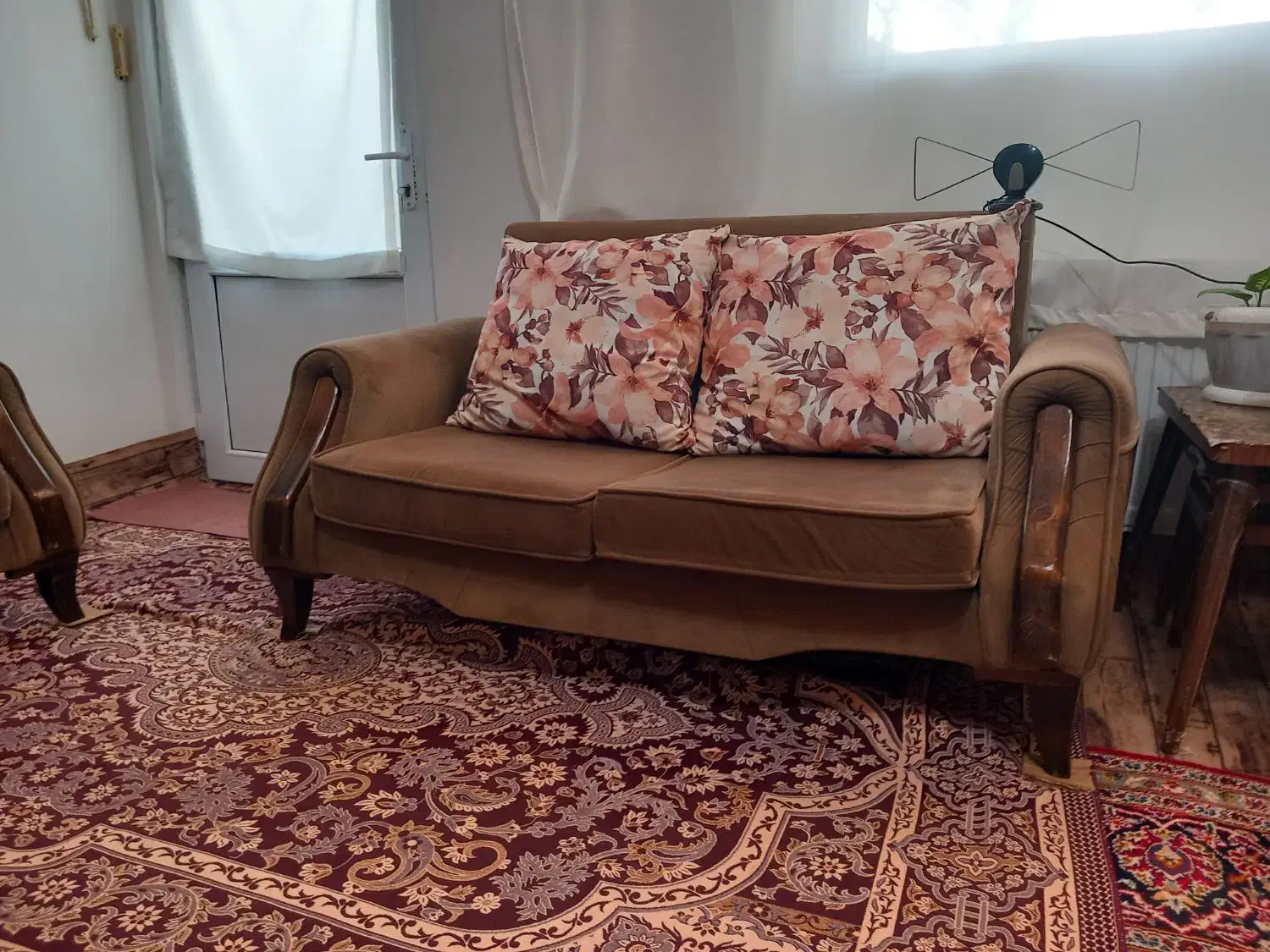 فروش مبل ۷ نفره به همره ۳ عدد عسلی|مبلمان خانگی و میز عسلی|ترکمانچای, |دیوار