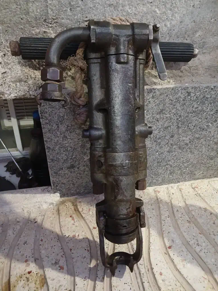 فروش چکش ضربه ای بادی۳۵کیلوییRB777 اصلی|ماشین‌آلات صنعتی|مرودشت, فاز دوم شهرک فرهنگیان|دیوار