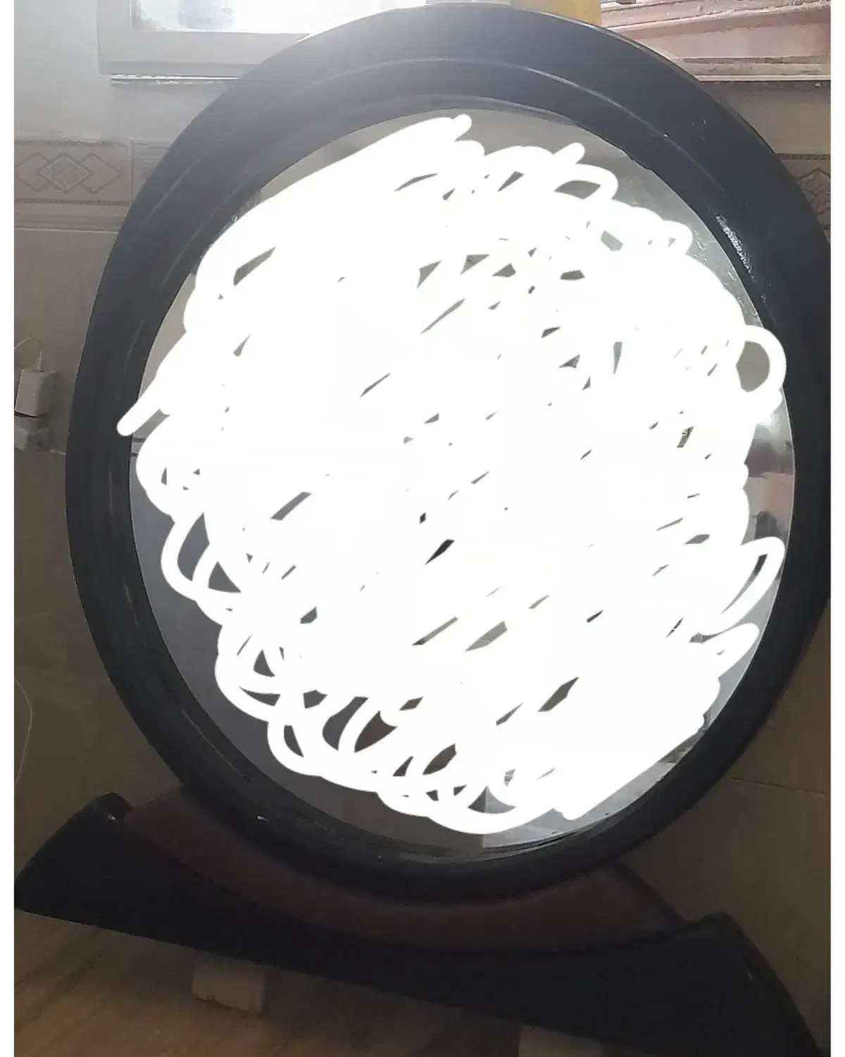 یک عدد اینه گرد|آینه|نظرآباد, نظرآباد|دیوار