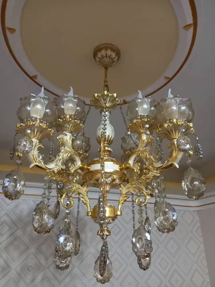 لوستر ۴شاخه کریستالی رنگ طلایی|لوستر و چراغ آویز|رشت, کوی مهر|دیوار