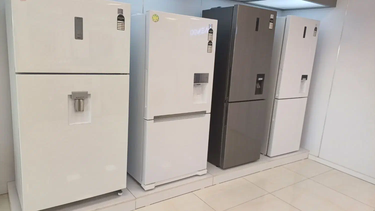 محصولات ویترین|ماشین لباسشویی و خشک‌کن لباس|کاشان, کارگر|دیوار