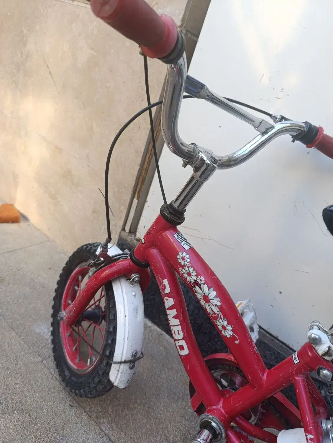 دوچرخه دوازده و هیجده|دوچرخه، اسکیت، اسکوتر|بومهن, |دیوار