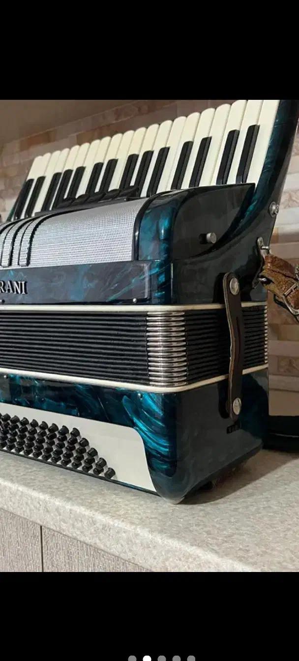 فروشیکدستگاهآکاردیونخیلیتمیزعتیقه|پیانو، کیبورد، آکاردئون|تبریز, |دیوار