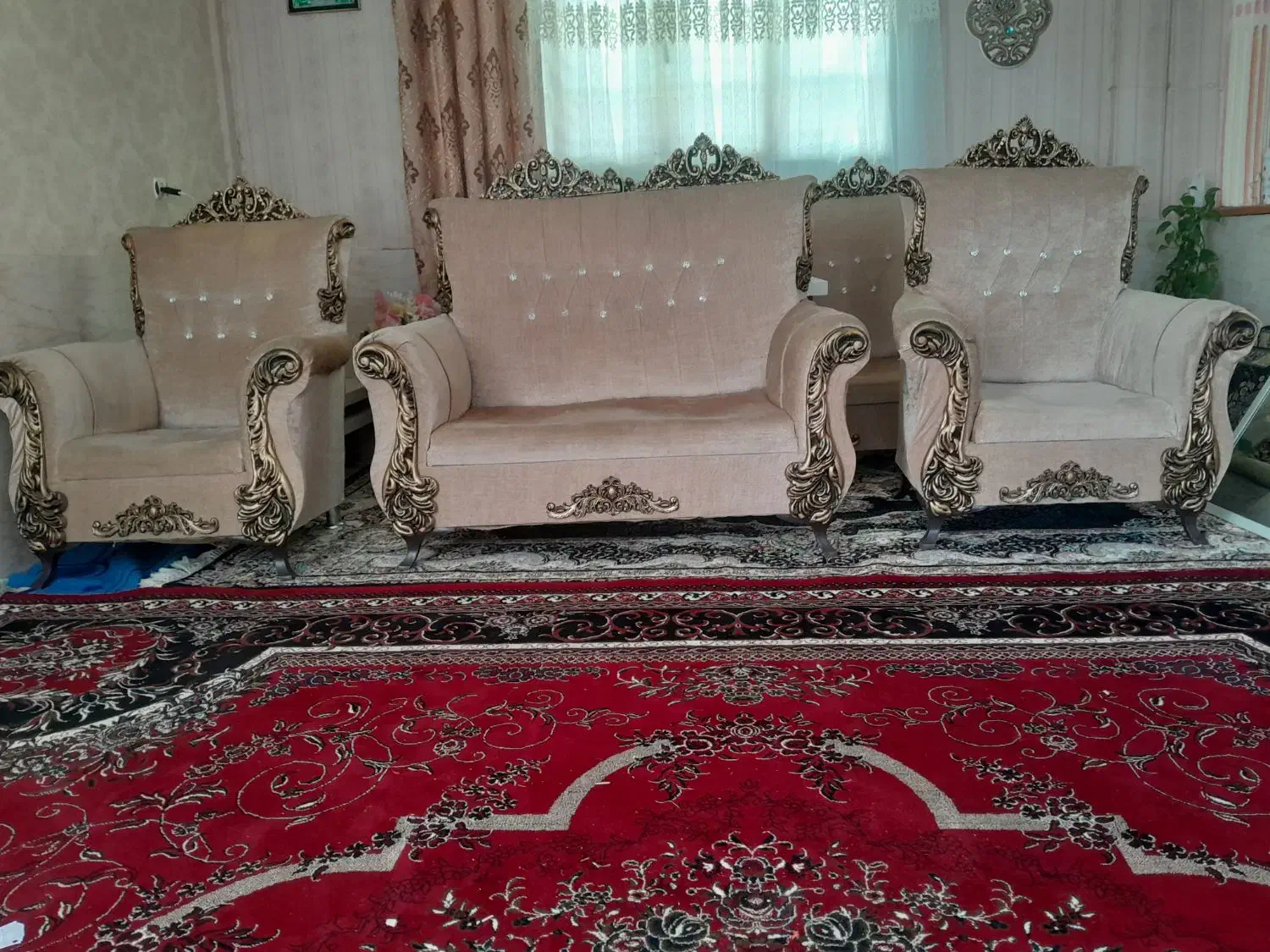 مبل هفت نفره و بوفه چوبی|مبلمان خانگی و میز عسلی|آشخانه, |دیوار