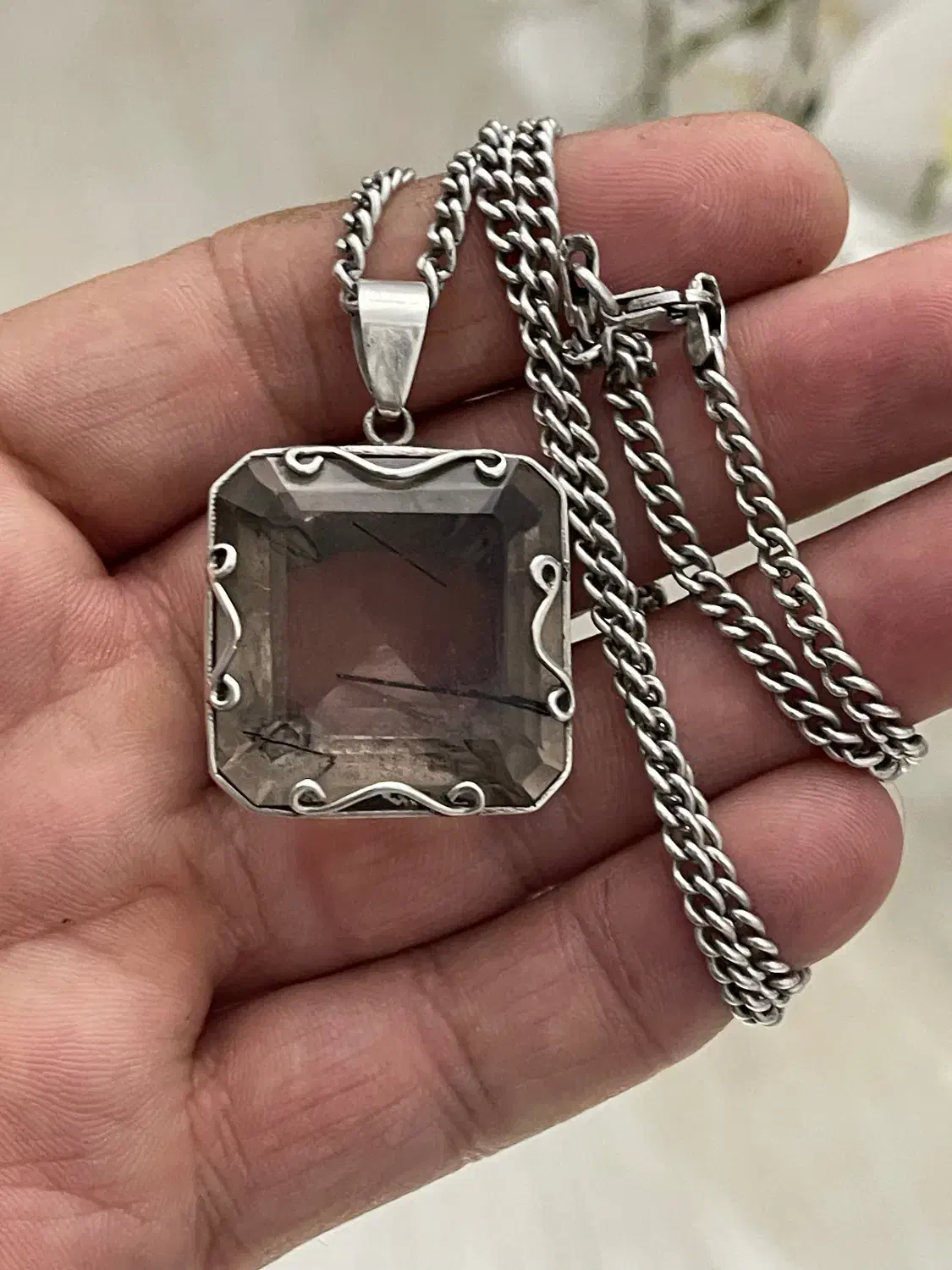 زنجیر و گردنی|جواهرات|باقرشهر, |دیوار