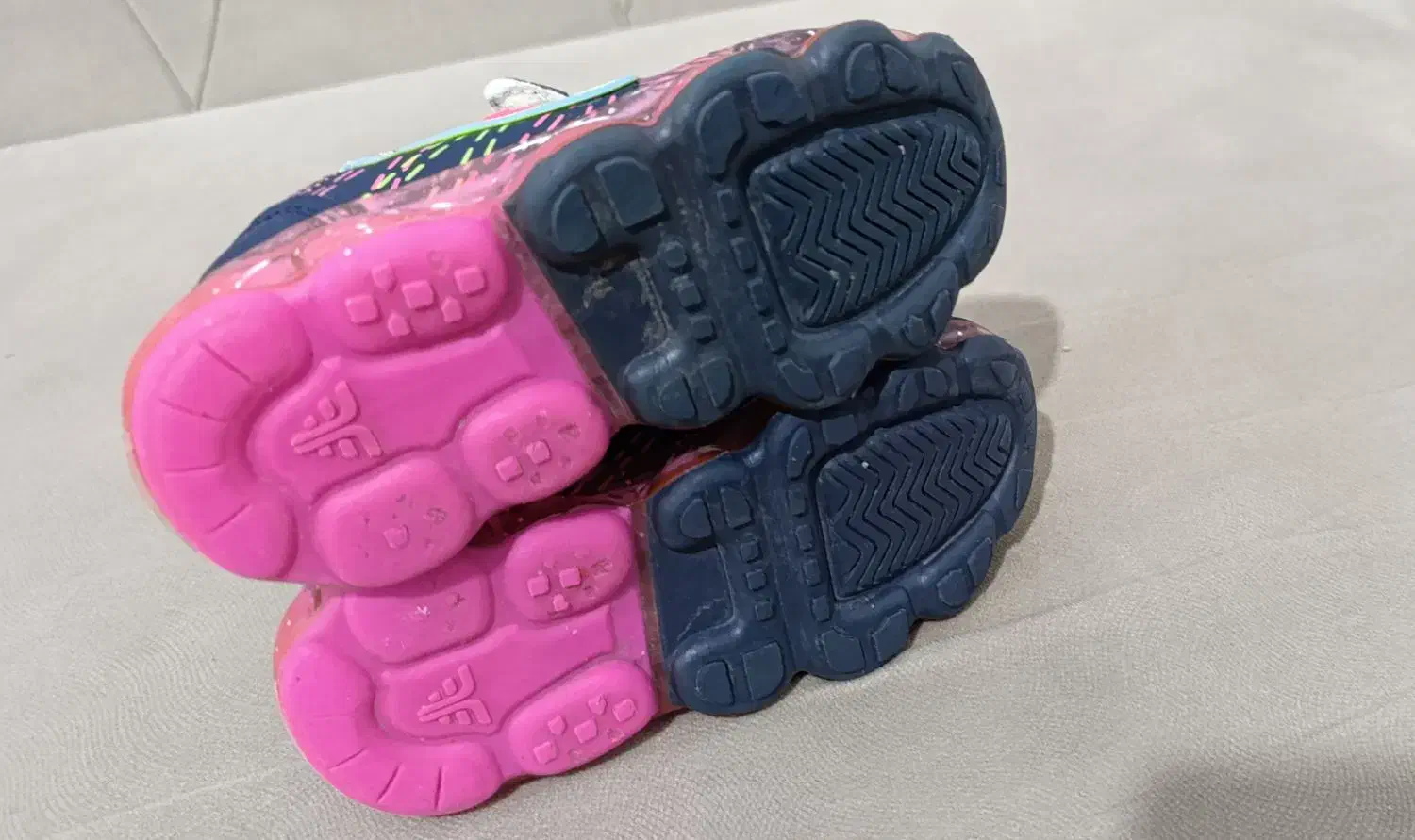 فروش کفش اسپرت بچگانه|کفش و لباس بچه|سنندج, |دیوار