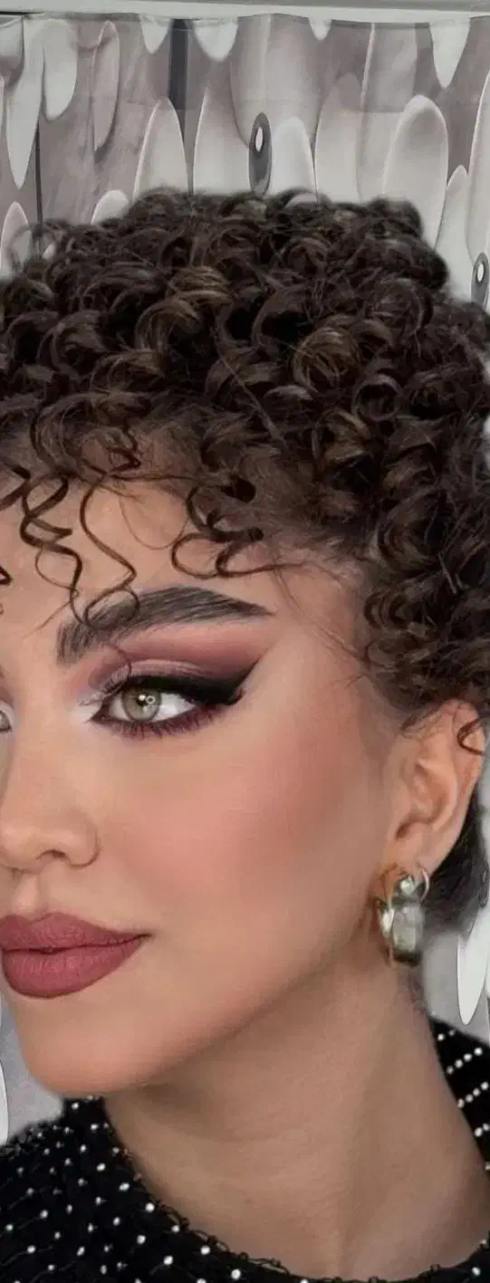 گریم ،میکاپ و شینیون تخصصی|خدمات آرایشگری و زیبایی|بروجن, |دیوار