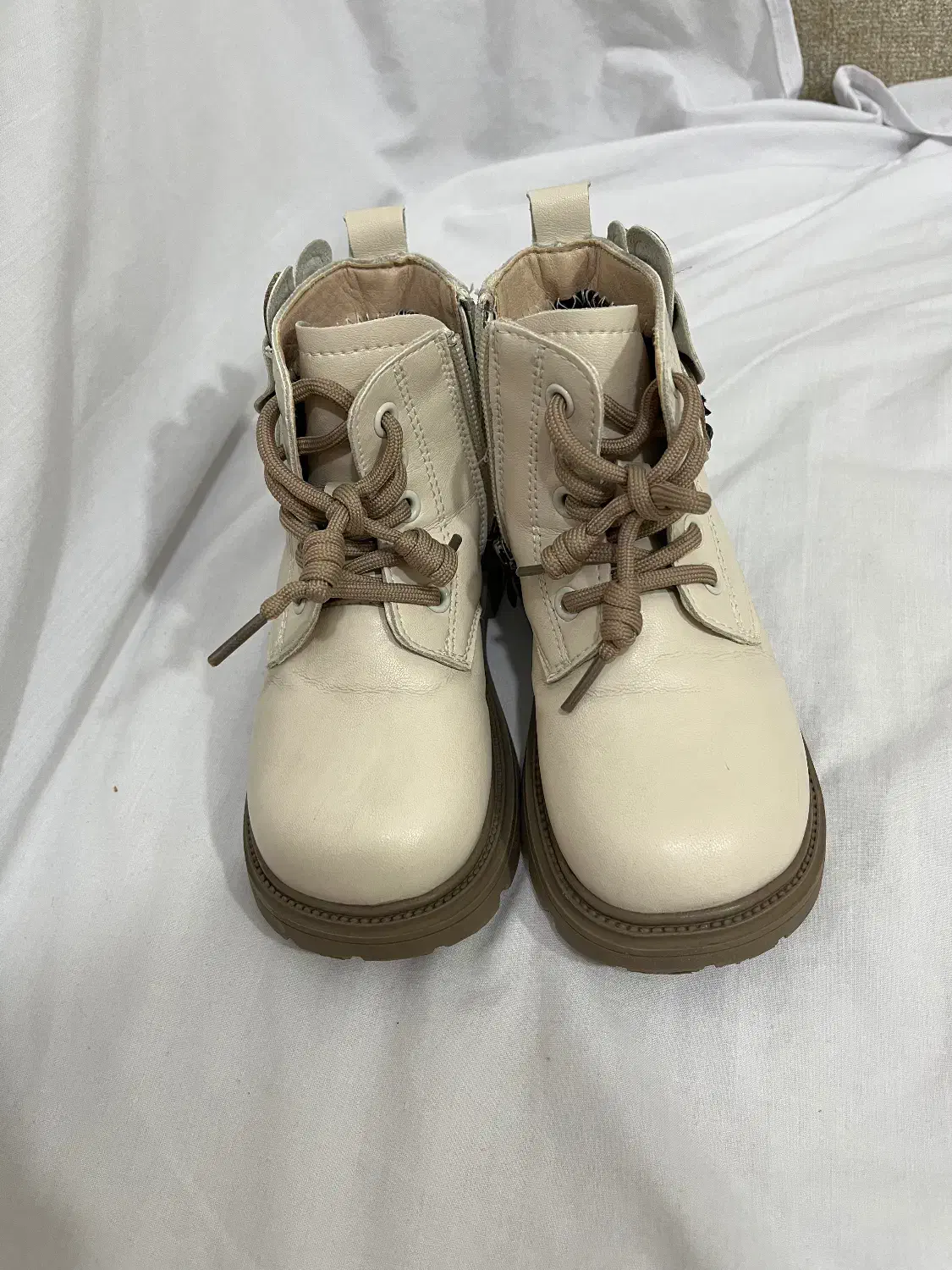 بوت خارجی|کفش و لباس بچه|سیرجان, |دیوار