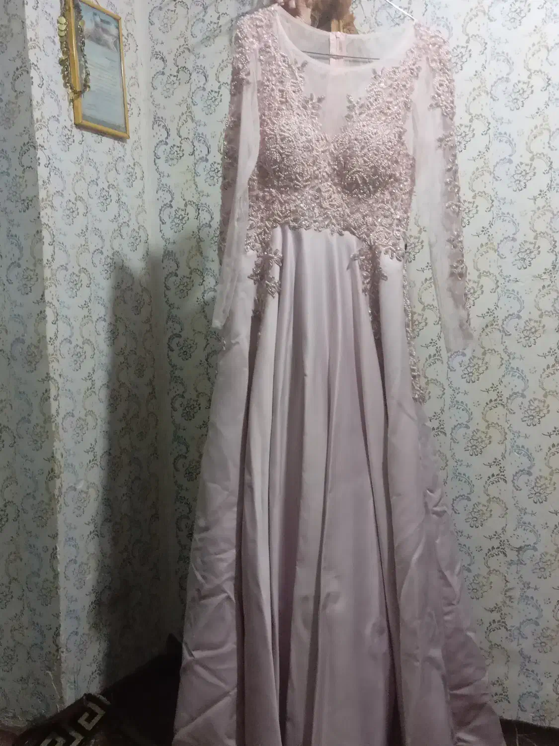 لباس مجلسی|لباس|تاکستان, |دیوار