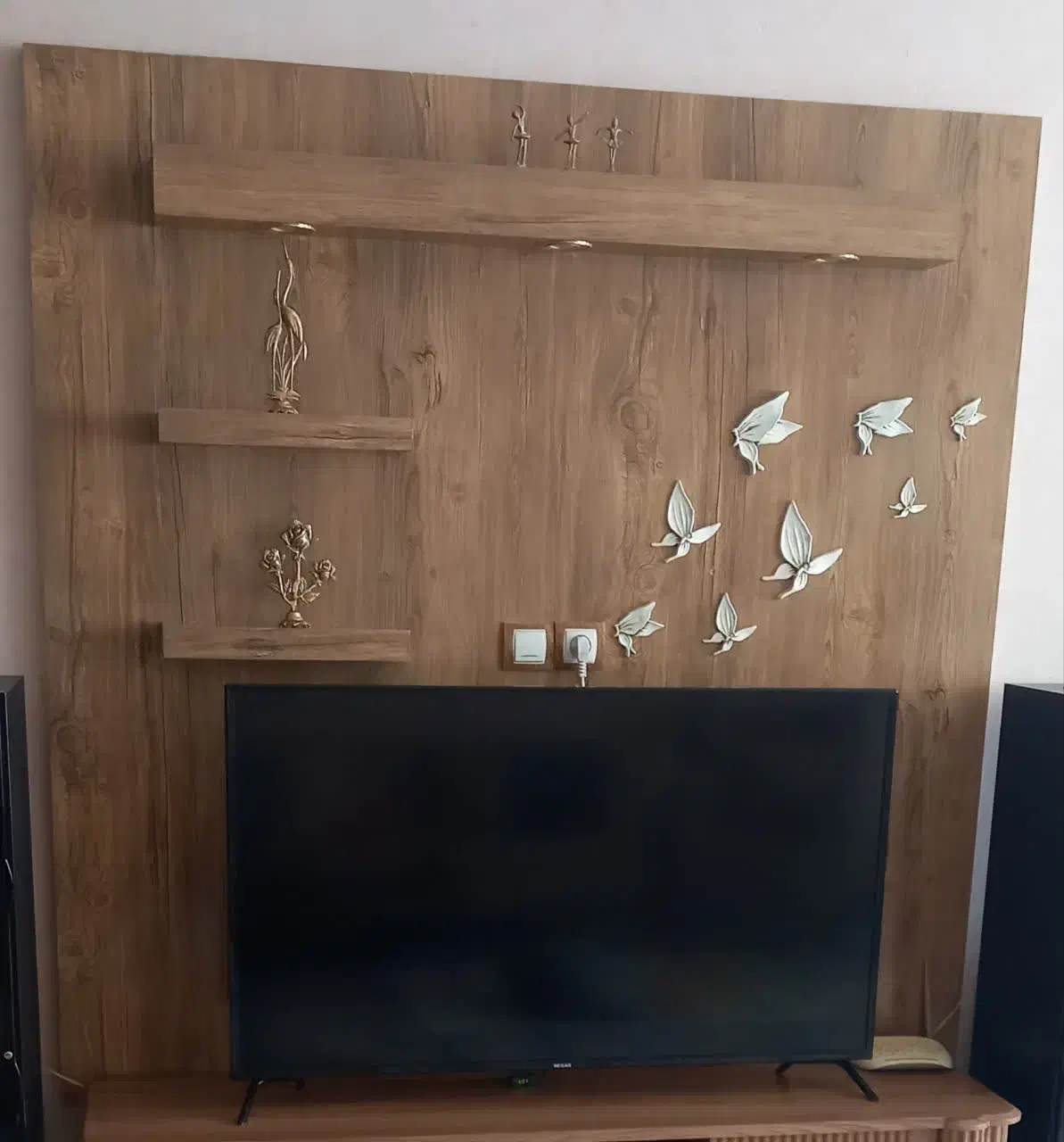 ویترین پشت تلویزیون|بوفه، ویترین، کنسول|تربت‌حیدریه, منصوریه|دیوار