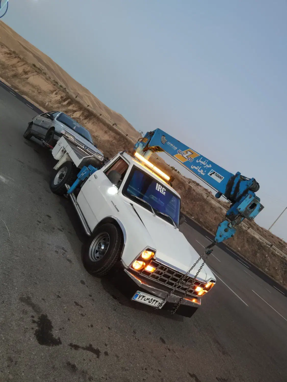 امداد خودرو چرخ گیر جرثقیل|خدمات حمل و نقل|سراب, |دیوار