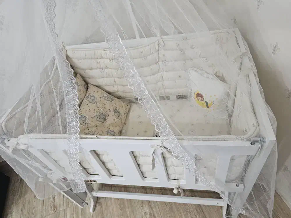 تخت کودک|تخت و صندلی بچه|فشاپویه, |دیوار