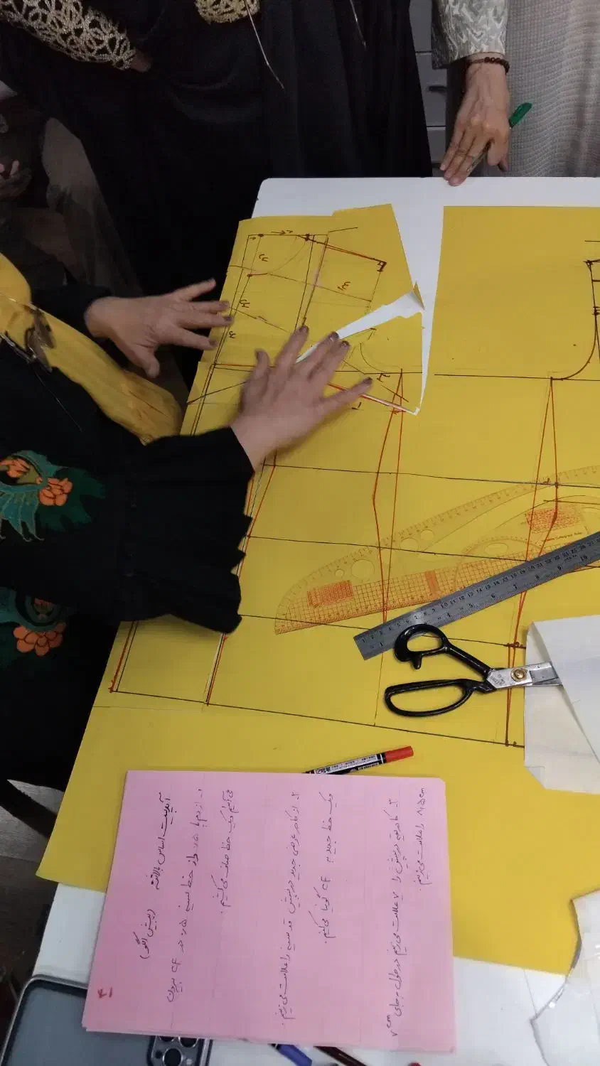 دوره رایگان یک روزه آموزش دو مدل مانتو و سوییشرت|خدمات آموزشی|فردیس, شهرک وحدت|دیوار