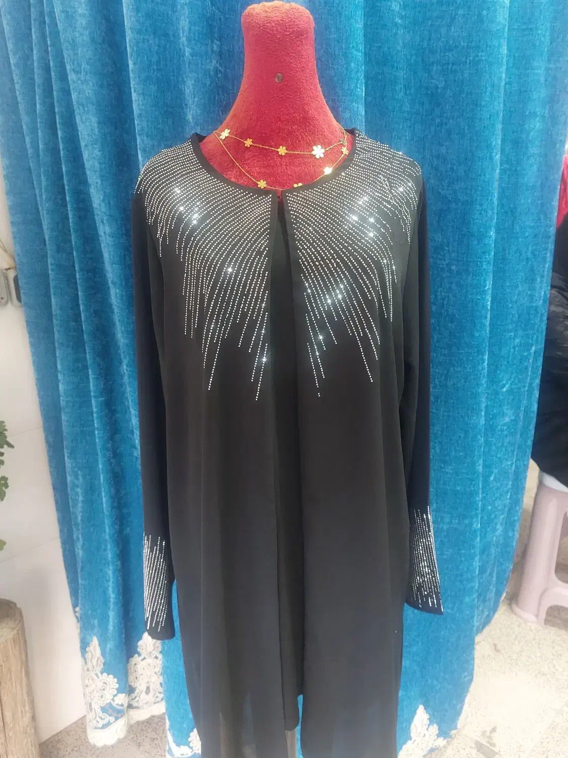 لباس دو تکه|لباس|سمیرم, |دیوار