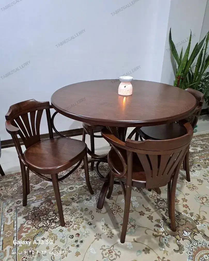 میز و صندلی چوبی (سبک لهستانی)|میز و صندلی غذاخوری|رشت, پارک شهر|دیوار