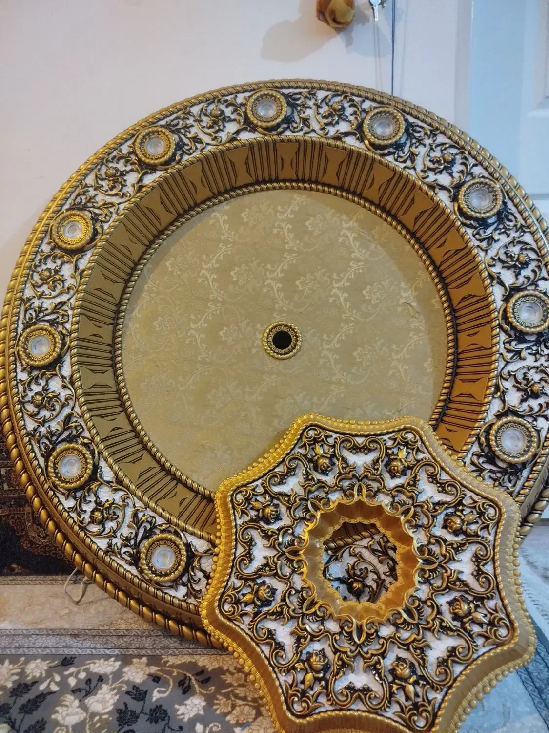 لوستر بزرگ|لوستر و چراغ آویز|رشت, پاره بیجار|دیوار