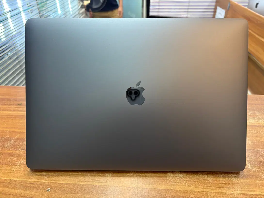 Macbook Pro 2019 A2141|رایانه همراه|تهران, فلسطین (میدان انقلاب)|دیوار