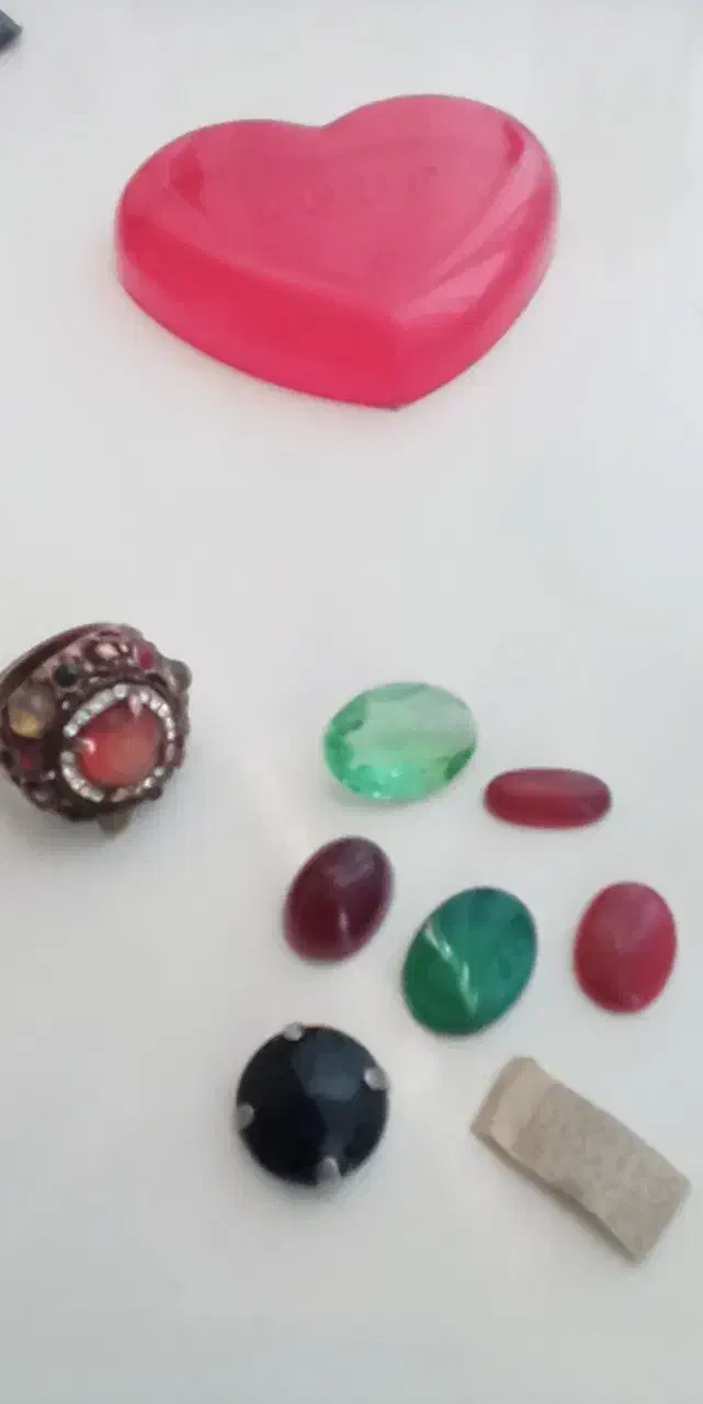 نگین انگشتر|کلکسیون اشیاء عتیقه|قم, نخودی|دیوار