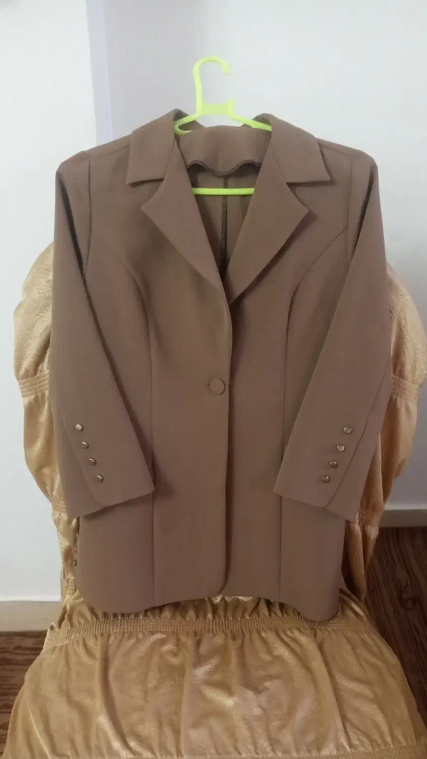 کت مازراتی|لباس|اهر, |دیوار