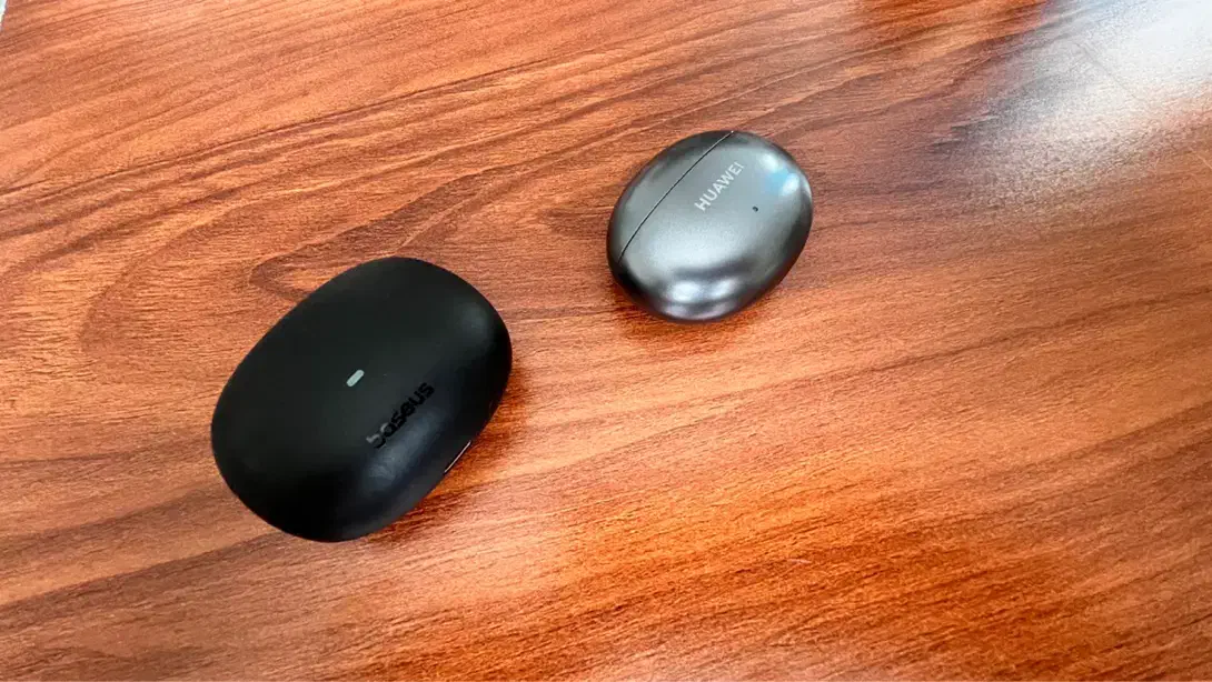 دو عدد هندزفری با کیفیت از برندهای هواوی و باسئوس|لوازم جانبی موبایل و تبلت|مشهد, الهیه|دیوار