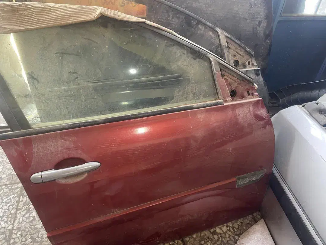 درب مگان کاپوت مگان گلگیرمگان لوگان|قطعات یدکی و لوازم جانبی|اصفهان, فردوان|دیوار