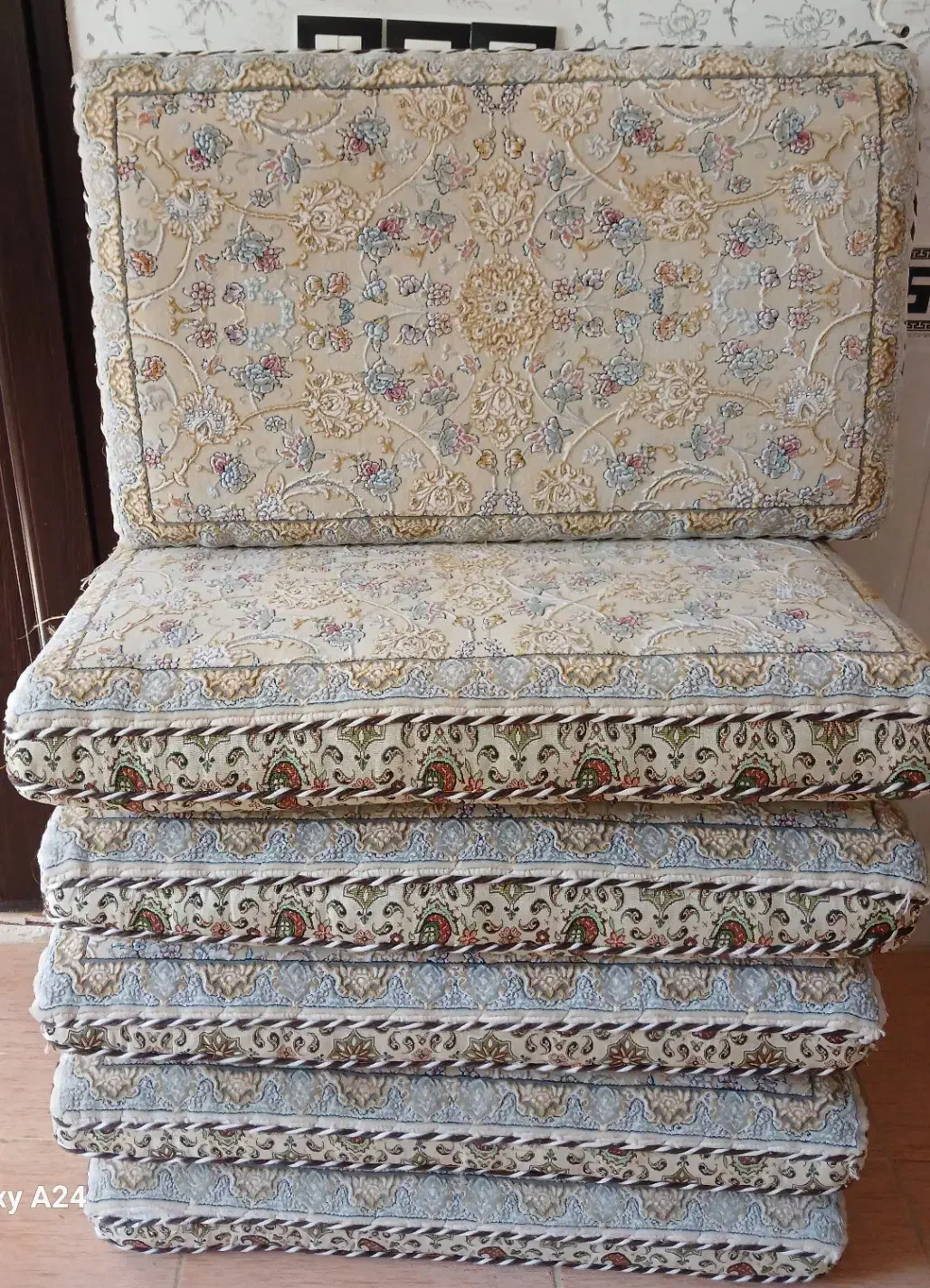 پشتی|پشتی|سنندج, |دیوار