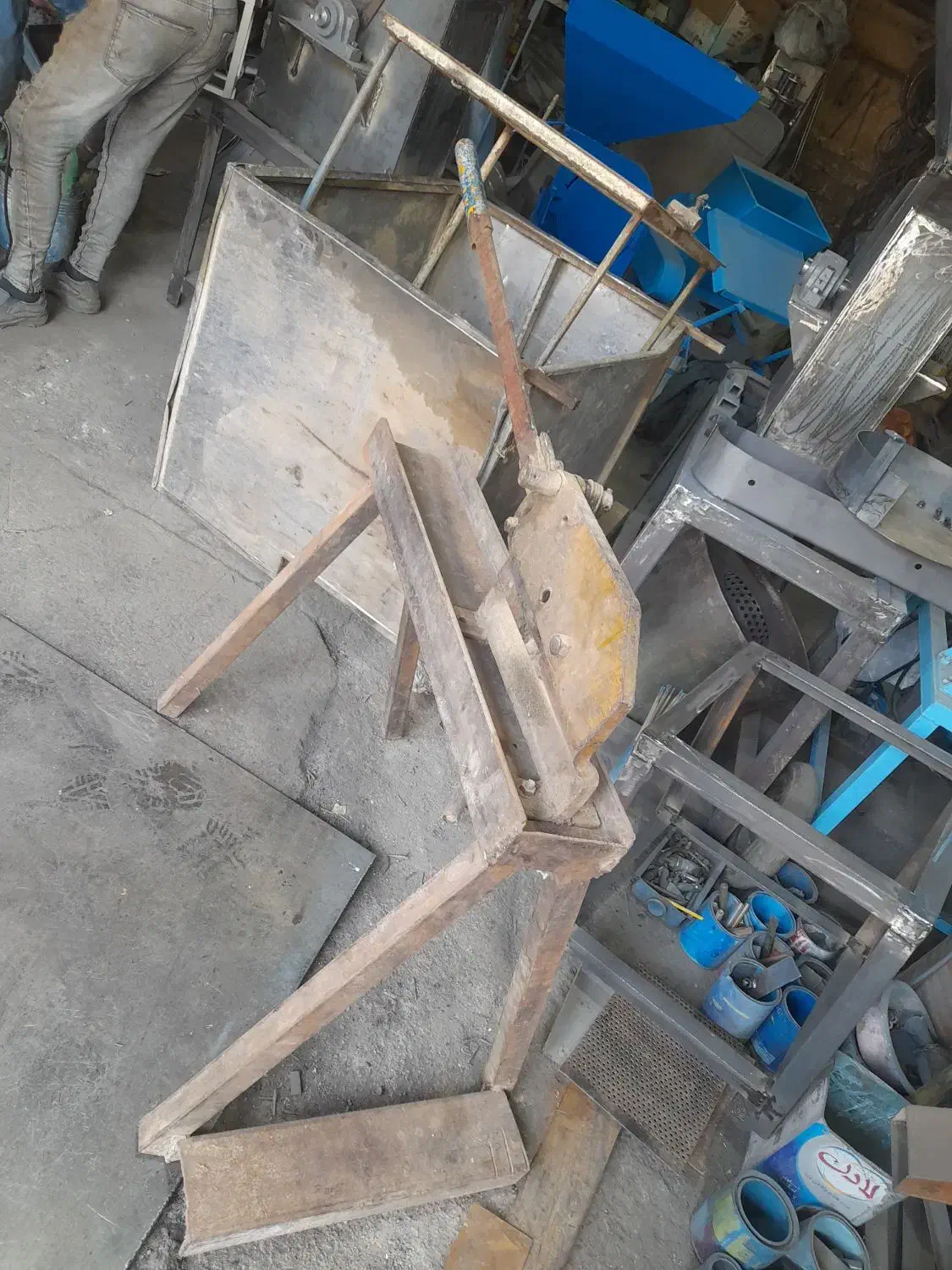 قیچی آهنگری|خدمات پیشه و مهارت|قم, قلعه کامکار|دیوار