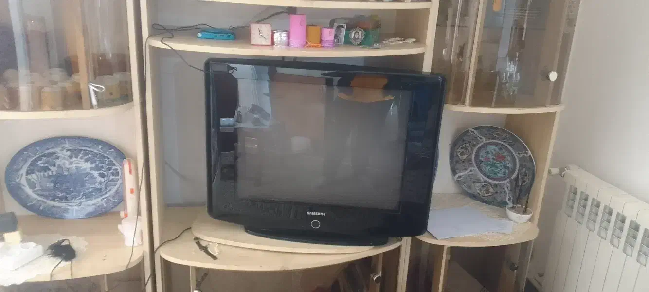 تلویزیون ۲۱ سامسونگ قیمت توافقی بوفه چوبی|تلویزیون و پروژکتور|رضوانشهر, |دیوار