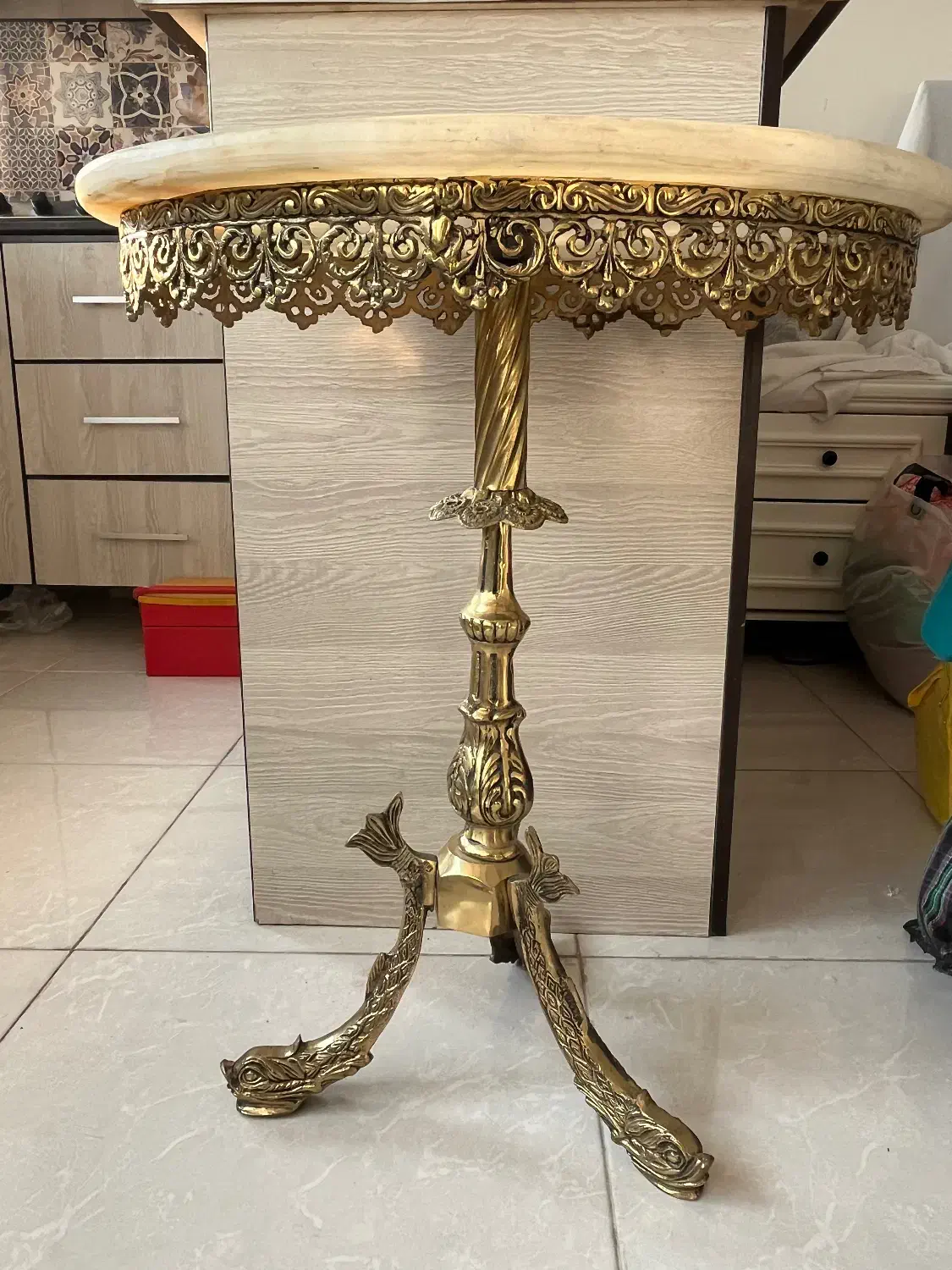 میز برنجی با صفحه سنگ|مبلمان خانگی و میز عسلی|تهران, مینای شمالی (مخبر)|دیوار