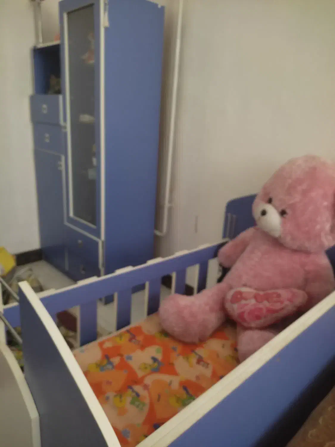 تخت و کمد بچه|اسباب و اثاث بچه|اسلامآباد غرب, |دیوار