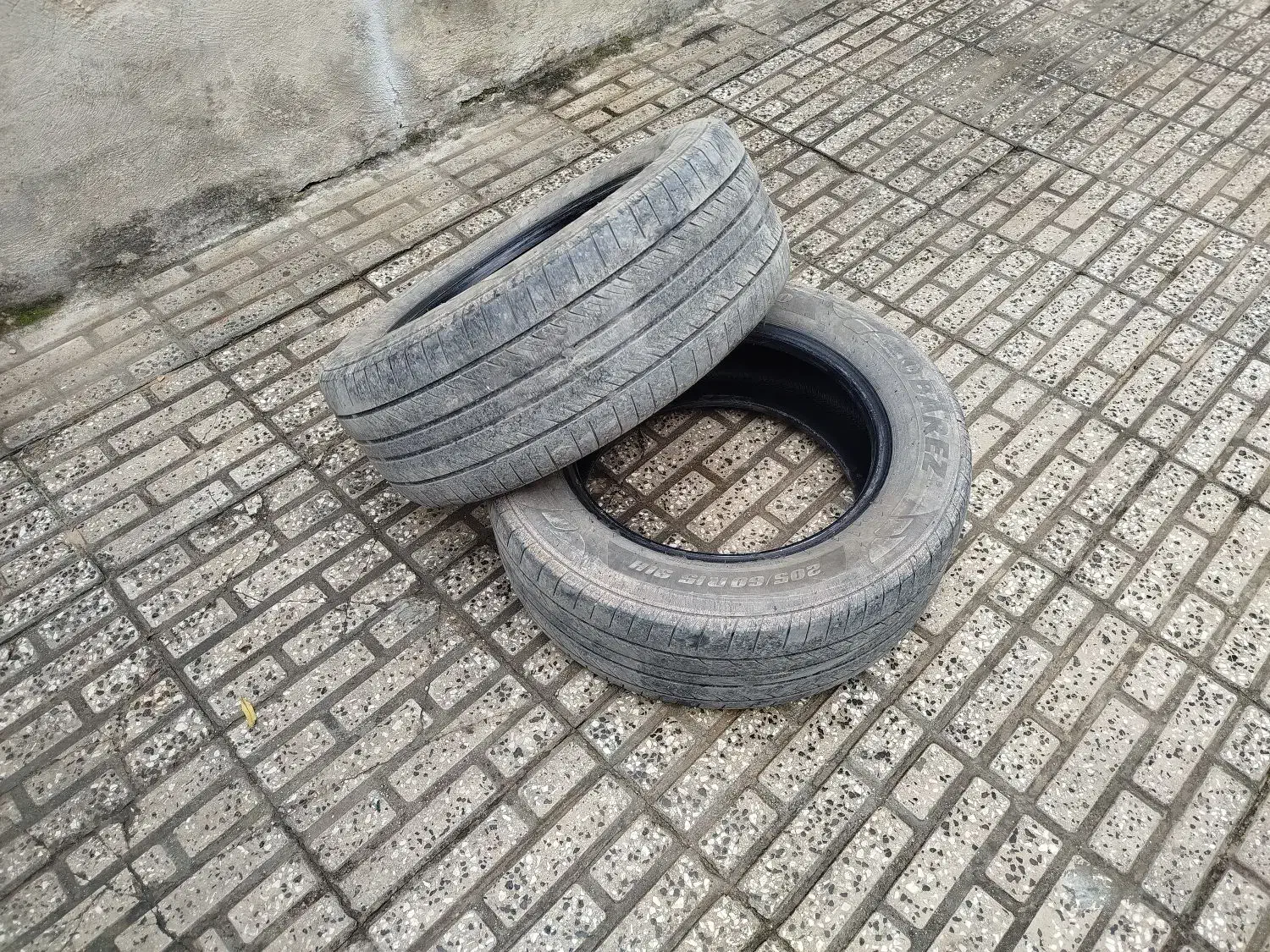 لاستیک 205 بارز|قطعات یدکی و لوازم جانبی|گرگان, |دیوار