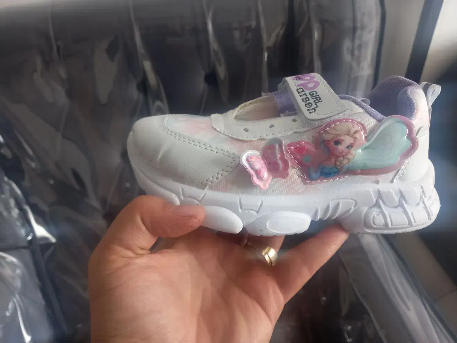 کفش دخترانه چراغ دار سایز ۳۰ نونو|کیف، کفش، کمربند|فولادشهر, مسکن مهر فولادشهر|دیوار