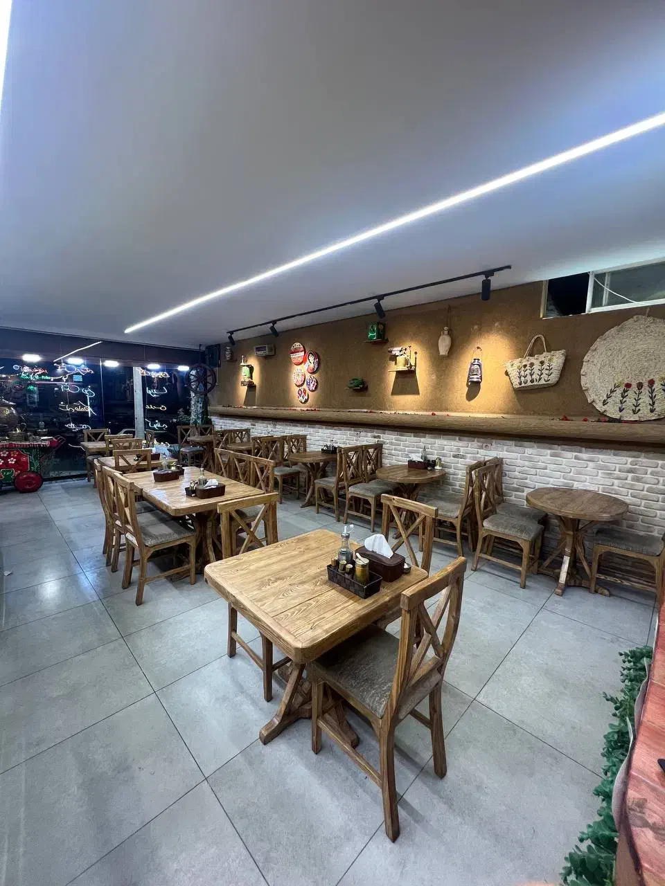 میز و صندلی رستوران کافه|کافی‌شاپ و رستوران|تهران, سردارجنگل|دیوار