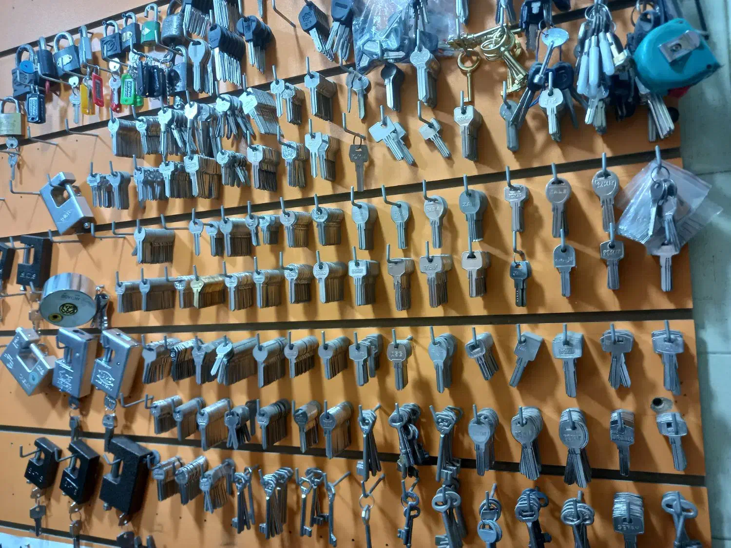 کلیدسازی شهر|خدمات پیشه و مهارت|شاهین‌شهر, نظامی|دیوار