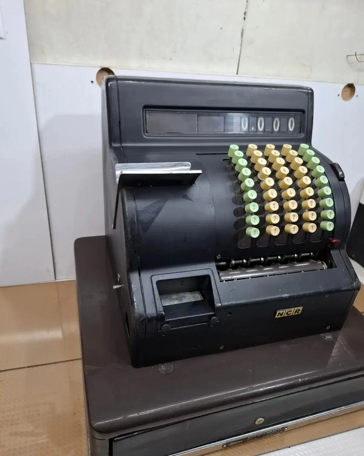 صندوق فروشگاهی موزه‌ای|کلکسیون اشیاء عتیقه|اصفهان, ملک|دیوار