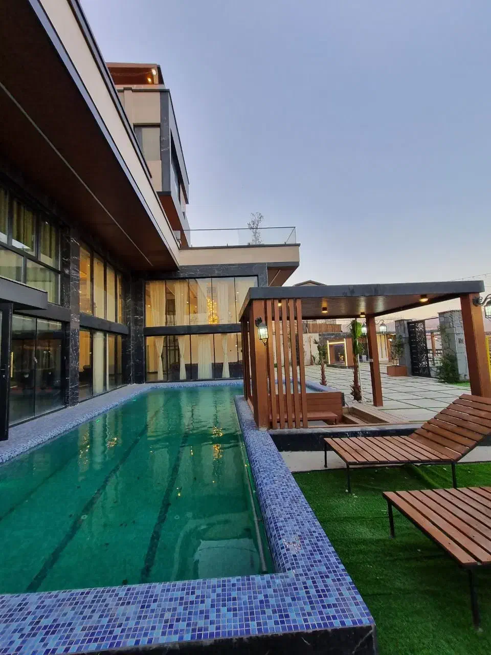 اجاره روزانه عمارت لوکس رویال|اجارهٔ کوتاه‌مدت ویلا و باغ|تهران, تهرانپارس شرقی|دیوار