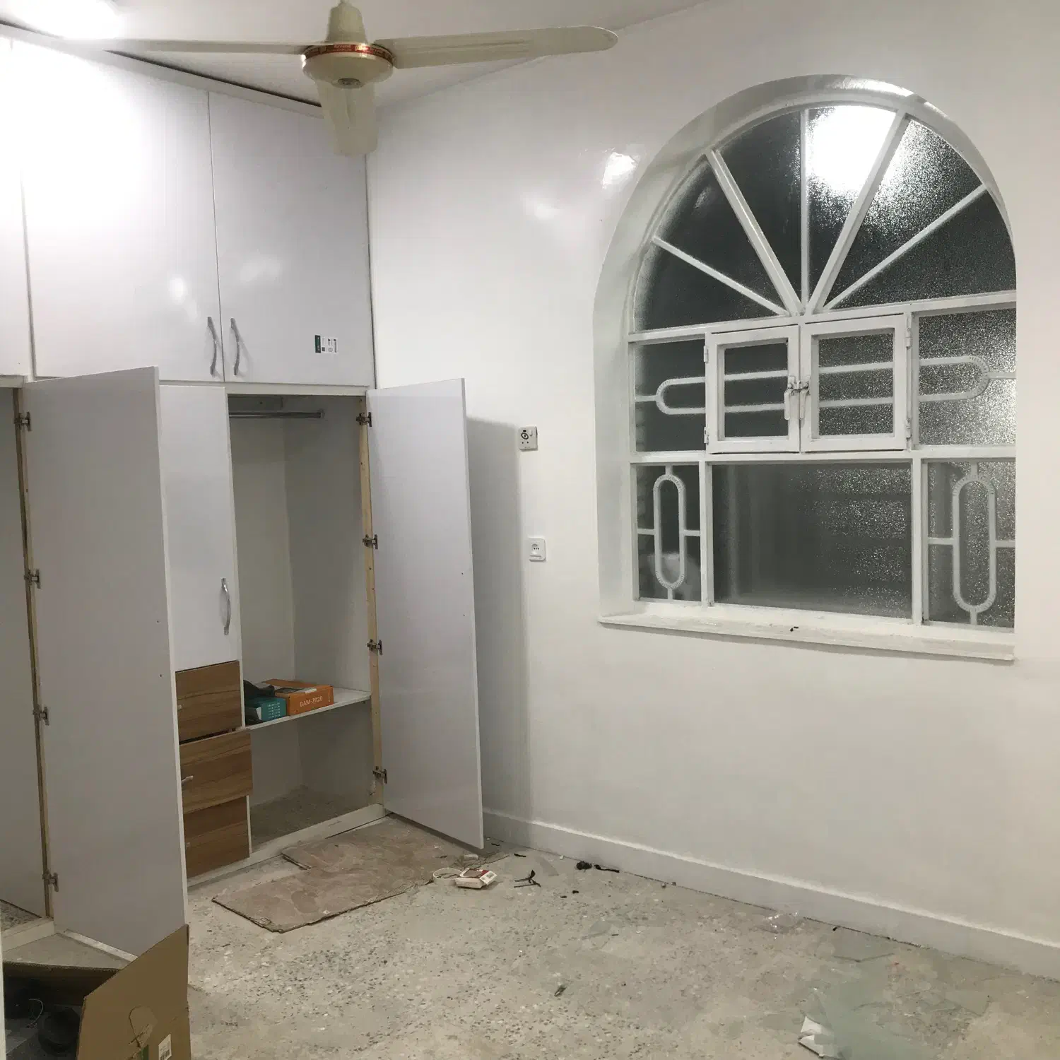 رنگ کاری ساختمان ولکه گیری گچ کاری|خدمات پیشه و مهارت|اهواز, نادری|دیوار